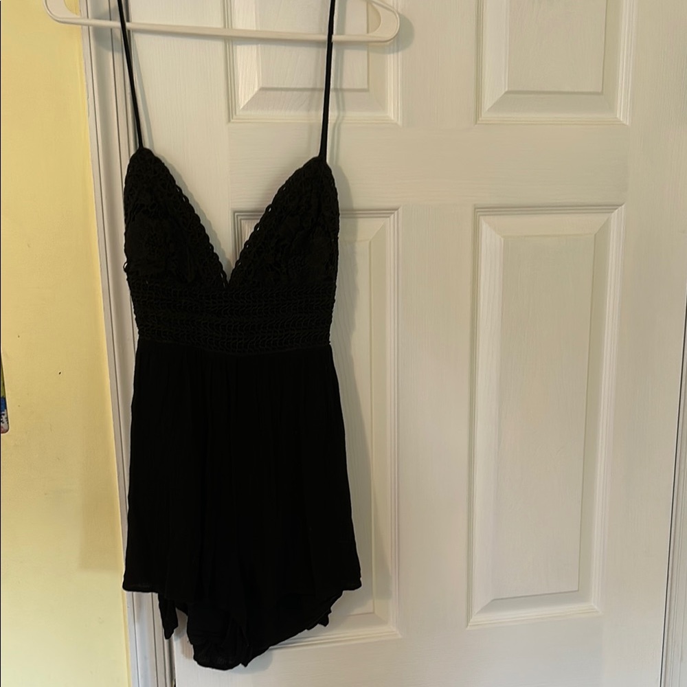 ILLA ILLA Black Chemise with Elegant Detailing